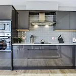 Apartment Bayview 4-bedroom Penthouse