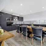 Apartment Bayview 4-bedroom Penthouse *