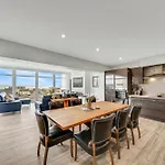 Apartment Bayview 4-bedroom Penthouse Downings