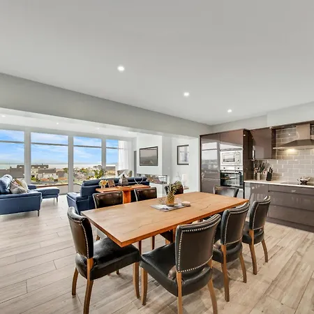 شقة Bayview 4-bedroom Penthouse داونيغس