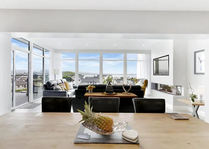 Bayview 4-bedroom Penthouse Ferienhaus *